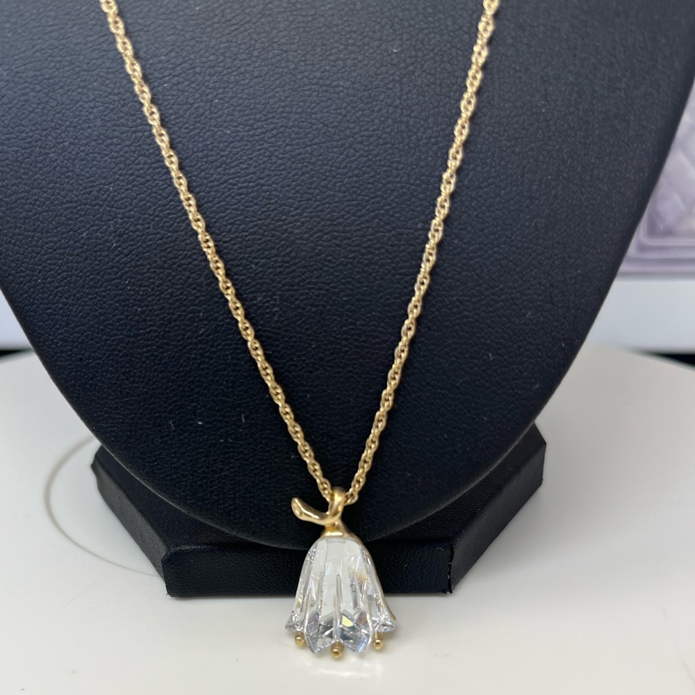 Necklace With Teardrop Pendant